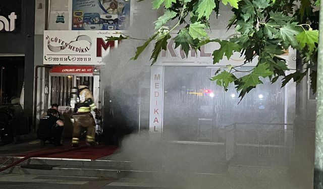 Manisa’da medikal ürünler satan iş yerinde yangın
