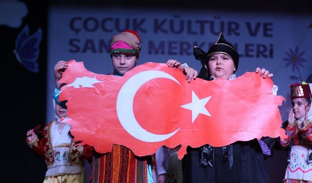 Minikler gösterileriyle ailelerini gururlandırdı