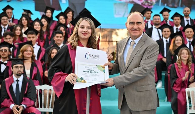 Vali Özkan’dan yeni hekimlere dikkat çeken mesajlar