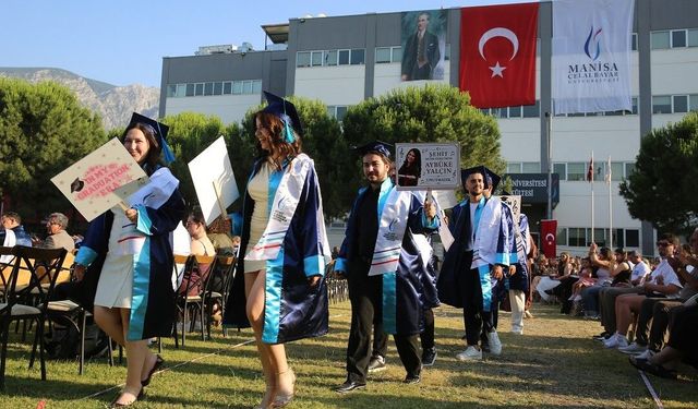 MCBÜ'de binlerce genç geleceğe kep attı