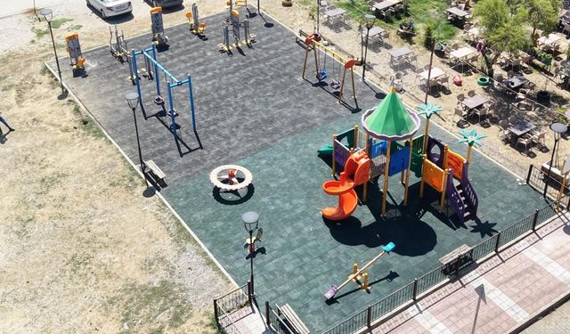 Şehzadeler’in parklarında yenileme çalışmaları devam ediyor