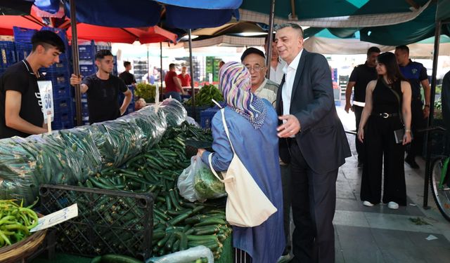 Başkan Şimşek, pazarcı esnafı ve vatandaşların sorunlarını dinledi