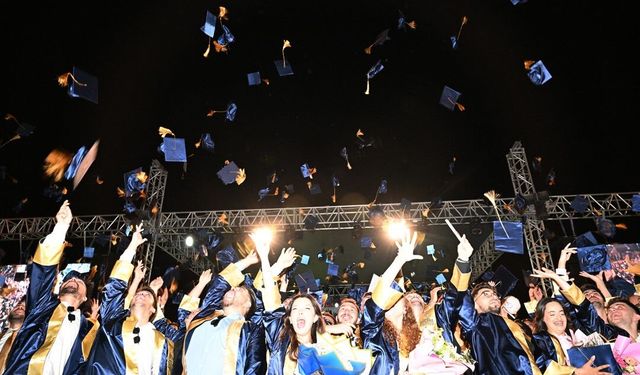 Manisa'da 961 genç mühendis geleceğe kep attı