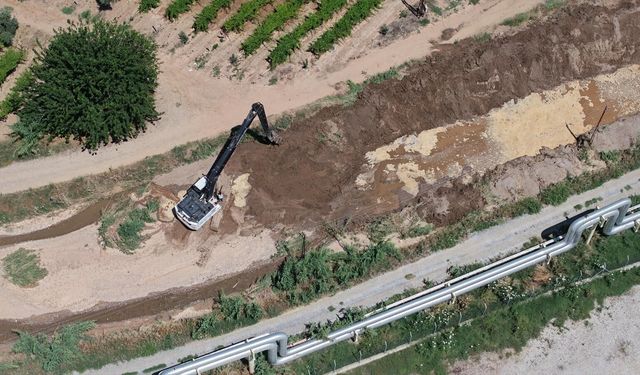 Alaşehir’de Zeytinçayı Deresi temizlendi, taşkın riskine önlem alındı
