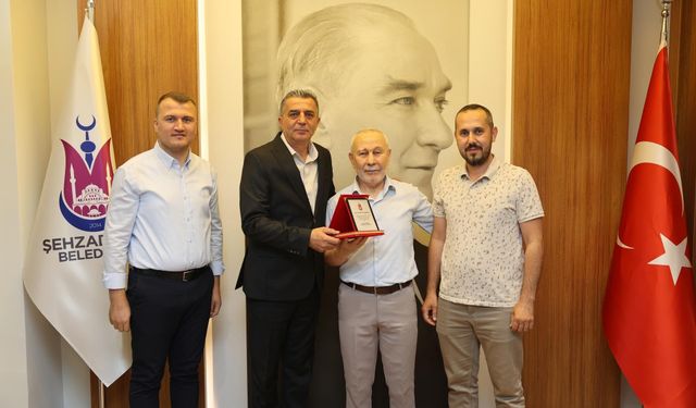 Manisa'da 41 bin nikaha imza attı, gözyaşlarıyla veda etti