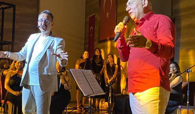 Öğretmenler sahneye çıktı, Alaşehir tek ses oldu