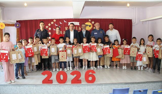 Kula'da 5 bin 557 öğrenci karne heyecanı yaşadı