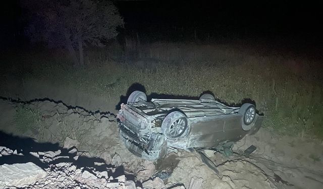 Manisa’da otomobil şarampole uçtu: 2 yaralı