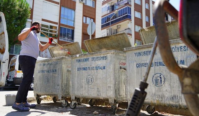 Yunusemre'de çöp konteynerlerine yaz mesaisi