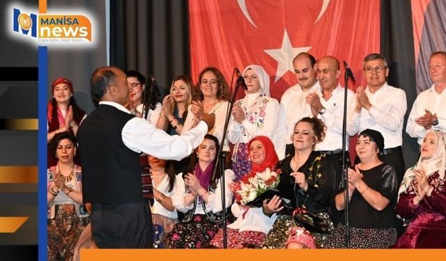İlçe protokolünden konserde canlı performans sürprizi
