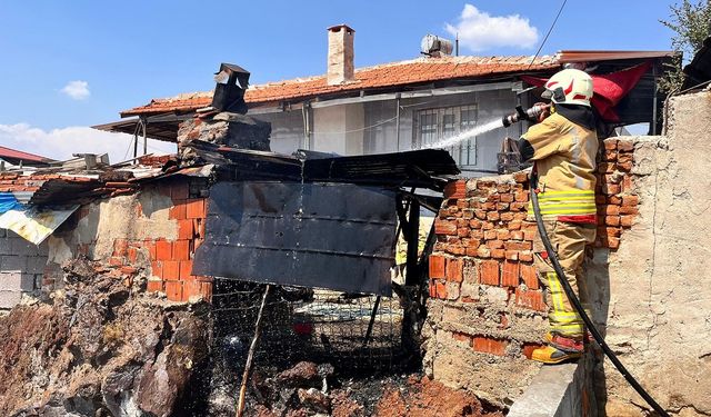 Bahçedeki fırında çıkan yangın paniğe neden oldu