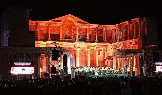 Manisa'da tarihi gece: Sardes Antik Kenti'nde 'Carmina Burana' rüzgarı