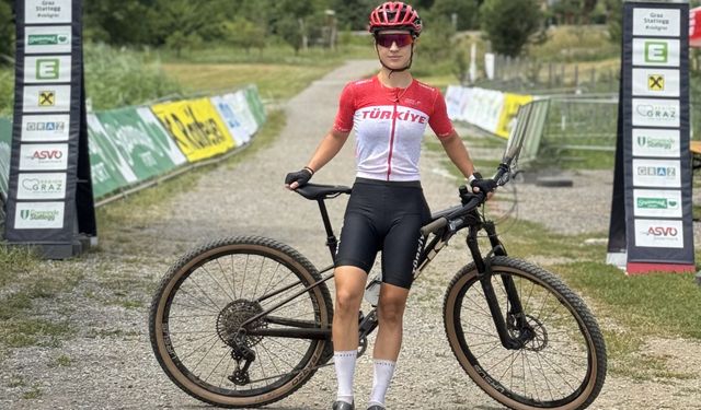 Akhisarlı bisikletçi, Dağ Bisikleti Milli Takımı'nın tek kadın sporcusu oldu