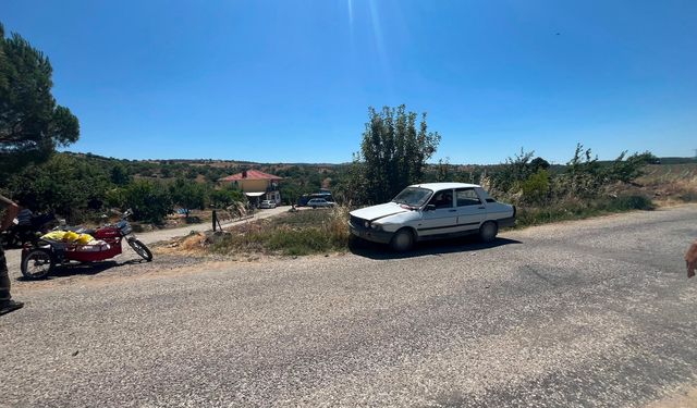 Gördes'te motosiklet otomobile çarptı: 2 yaralı