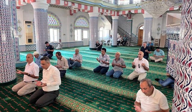 Sarıgöl'de şehitler için eller semaya açıldı