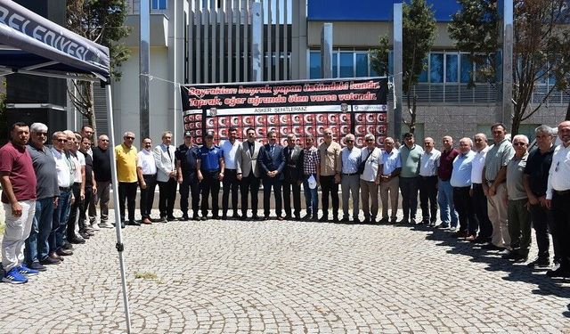 Salihli'de şehit aileleri aşure geleneğini sürdürdü