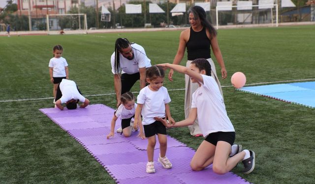 Sarıgöl'de minik cimnastikçilerden nefes kesen gösteri
