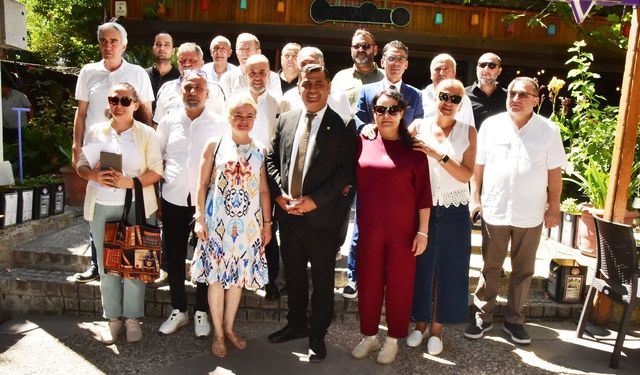 CHP Genel Merkezi tarafından CHP Manisa İl Başkanı olarak atanan Engin Uzun, Manisa basınıyla buluştu.