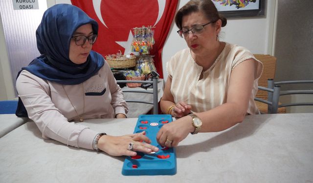 Çocuklarını satranca götürdü, Manisa'nın ilk kadın mangala antrenörü oldu