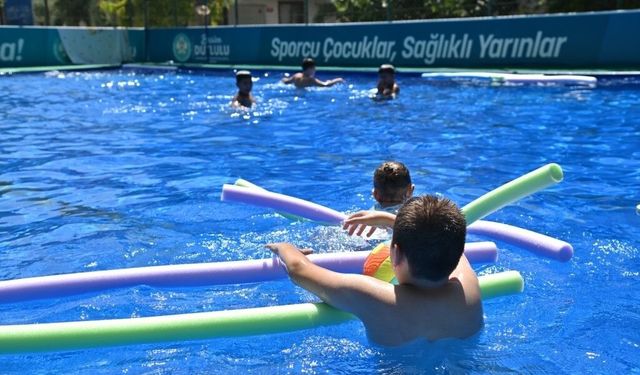 Manisa'da çocuklara ücretsiz yüzme seferberliği