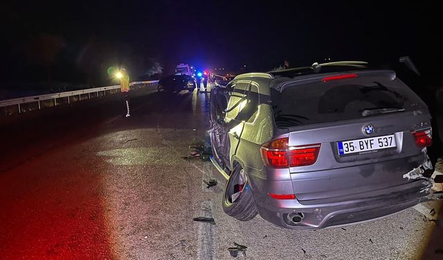 Kula'da kontrolden çıkan otomobil karşı şeride geçti: 4 yaralı