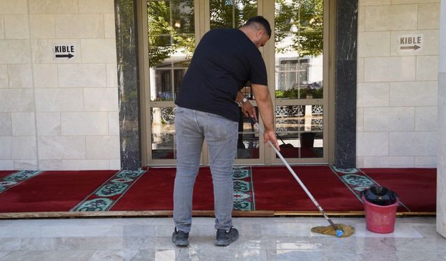 Yunusemre'de ibadethanelerde kapsamlı temizlik çalışması