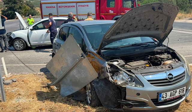 Otomobiller kavşakta çarpıştı: 1 yaralı