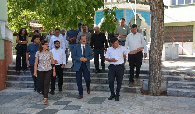 Salihli Kaymakamı Güldoğan, 3 mahallede talepleri dinledi