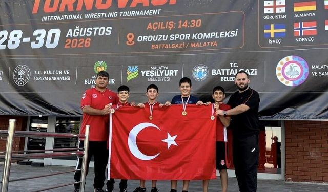 Yunusemre’nin güreşçileri Malatya’dan madalyalarla döndü