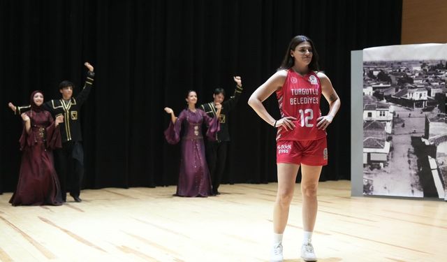 Turgutlu’da kadın takımların yeni sezon lansmanı kültür ve sporla buluştu