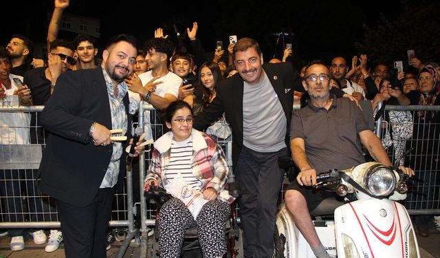 Kurtuluş Etkinlikleri Hüseyin Kağıt konseri ile başladı