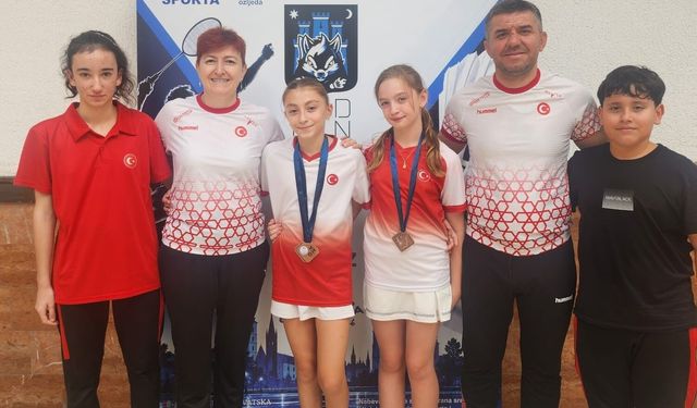 Manisalı badmintonculardan Hırvatistan’da çifte bronz