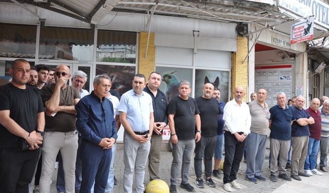Manisa’da silahlı soygun girişimini kınayan kuyumcular aynı anda kepenk indirdi