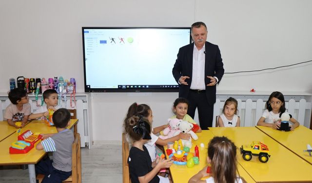 BAŞKAN BALABAN YENİ EĞİTİM YILINDA MİNİKLERİN HEYECANINA ORTAK OLDU