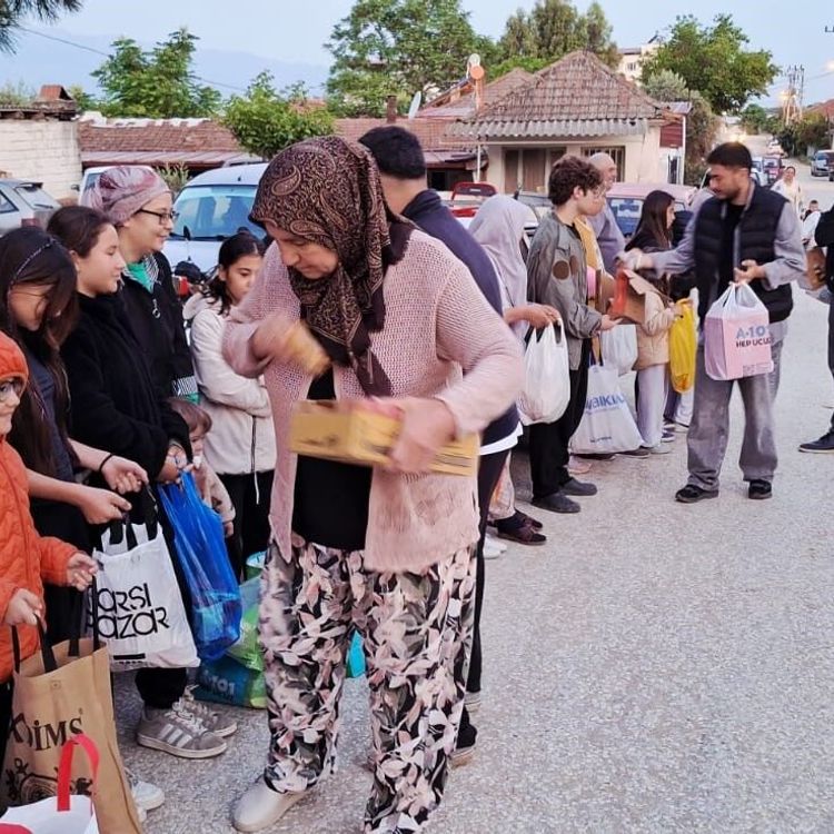 Asırlık gelenekle çocukların yüzü gülüyor