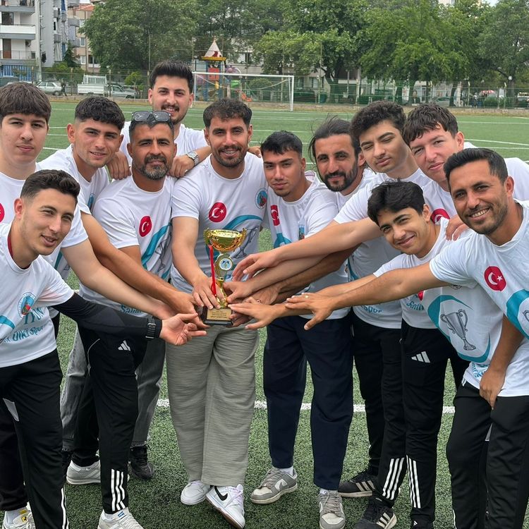 Salihli Ülküspor’da kupa coşkusu