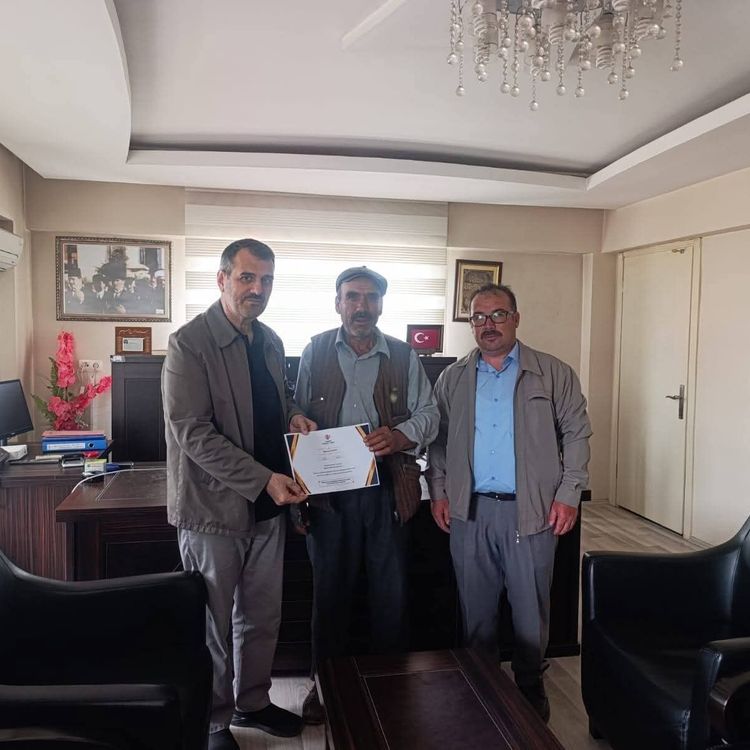Selendili vatandaş 10 küçükbaş kurbanını vekaletle bağışladı