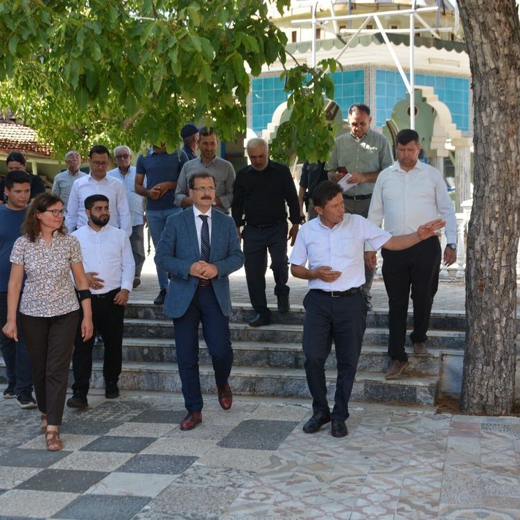 Salihli Kaymakamı Güldoğan, 3 mahallede talepleri dinledi