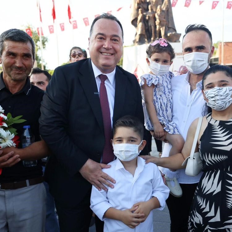 Zafer Bayramı'nda çocukların yüzü güldü