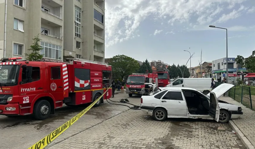 Evli çift kavga etti: Kadın emniyette ifade verirken, kocası evi ve arabaları yaktı
