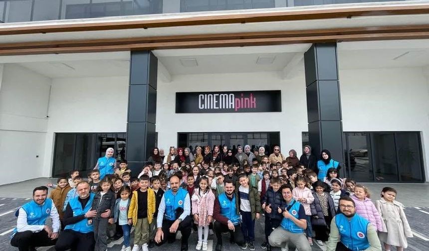 Soma'da Kur’an kursu öğrencilerine sinema etkinliği