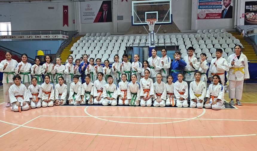 Salihlili minik judocular madalyaya doymuyor