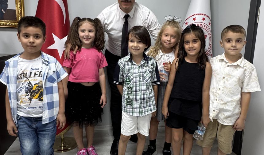 Minik çiftçiler ilk hasatlarını yaptı