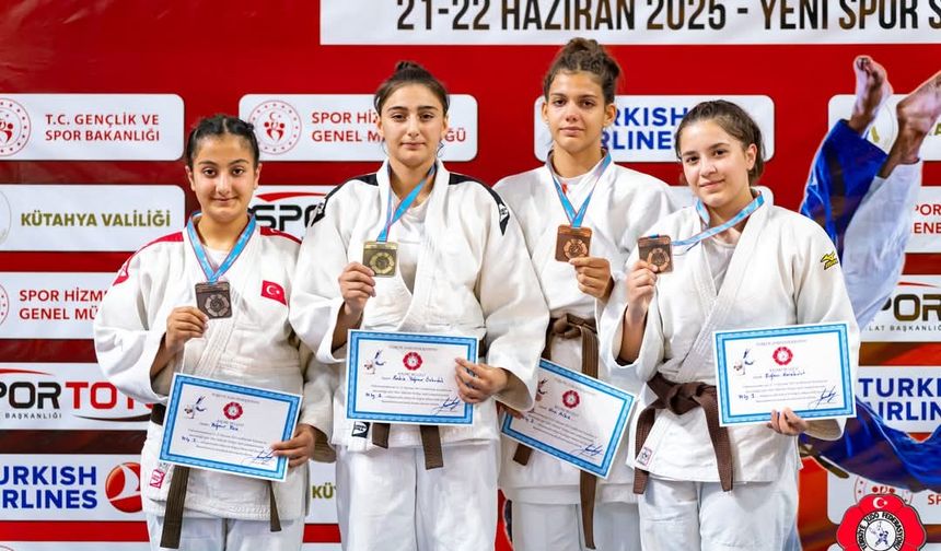 Salihlili judocular, Delibay ve Kılkış bronz madalya kazandı