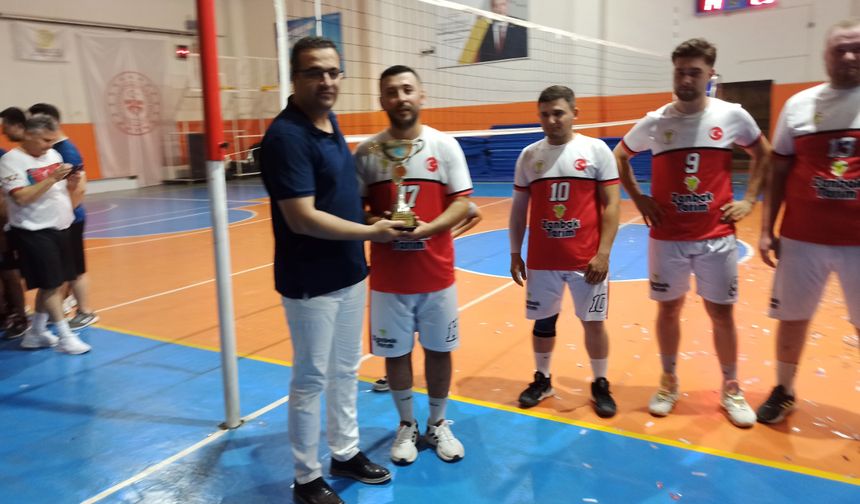 Kaymakamlık Voleybol Turnuvası’nın Şampiyonu Zanbak Tarım oldu