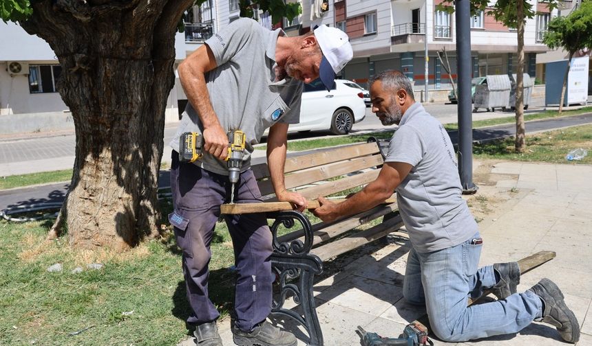 Yunusemre’den park ve bahçelerde kapsamlı çalışma