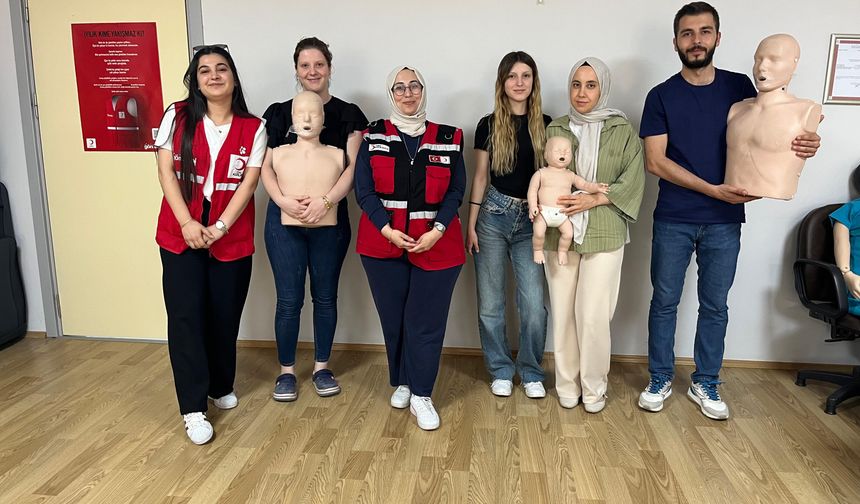 Türk Kızılay’dan ilk yardım eğitimleriyle hem bilinçlendirme hem destek