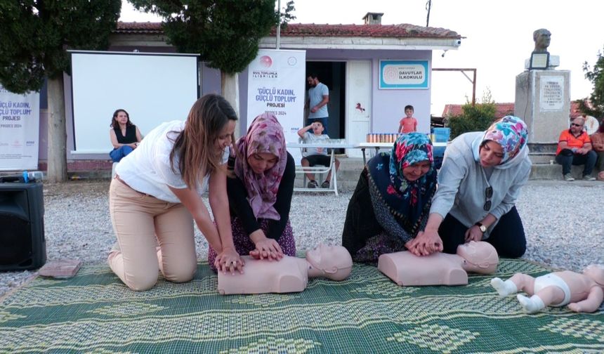 Kırsal mahallelerdeki kadınlara temel ilkyardım eğitimi