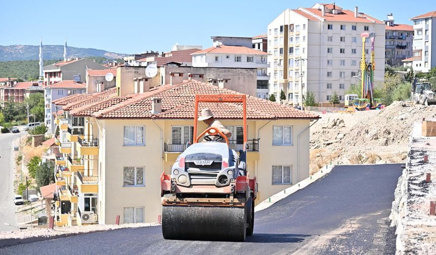 Gördes'te pazar yeri asfaltlanarak modern hale getirildi