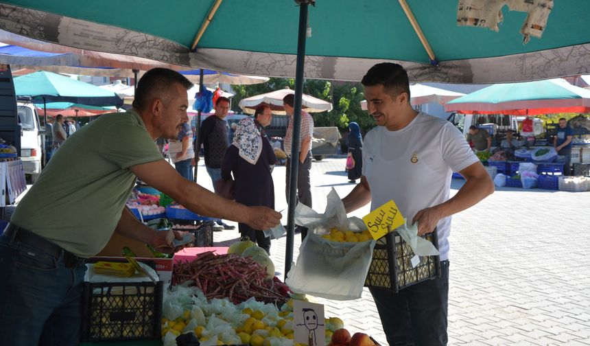 Demirci'de ilk kez semt pazarı kuruldu